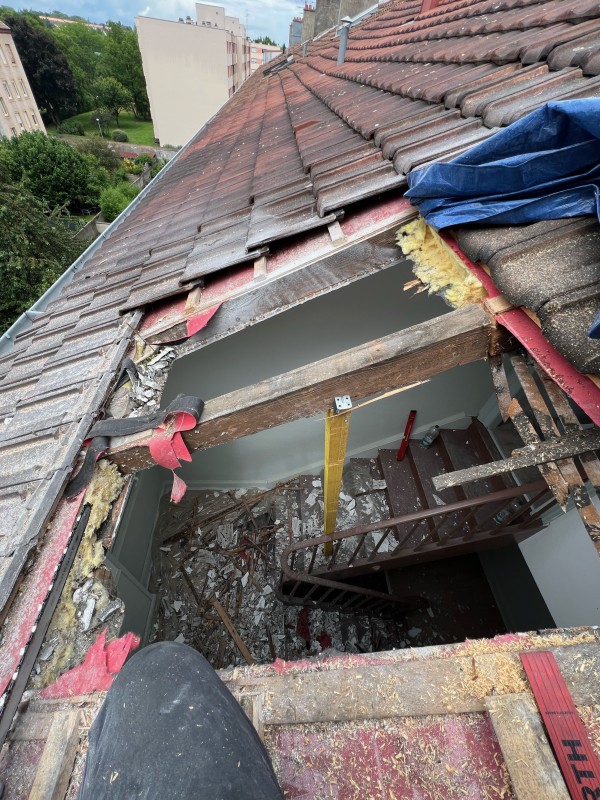 création fenêtre de toit de type velux de désenfumage